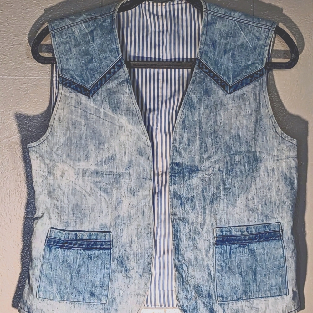 Classic Light Wash Denim Vest - Women